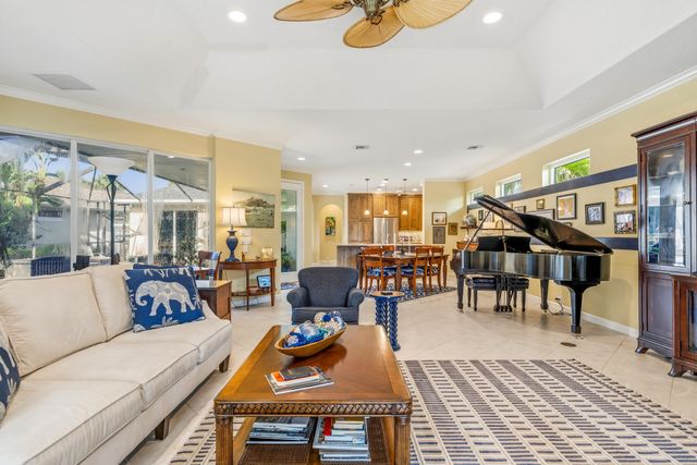 687 HAMPTON WOODS Lane SW, Vero Beach, FL 32962