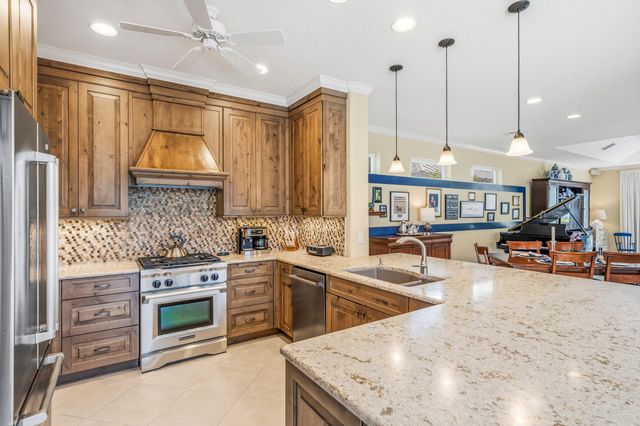 687 HAMPTON WOODS Lane SW, Vero Beach, FL 32962