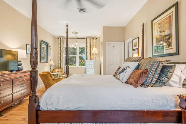 687 HAMPTON WOODS Lane SW, Vero Beach, FL 32962