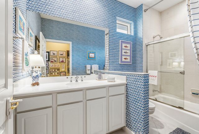687 HAMPTON WOODS Lane SW, Vero Beach, FL 32962