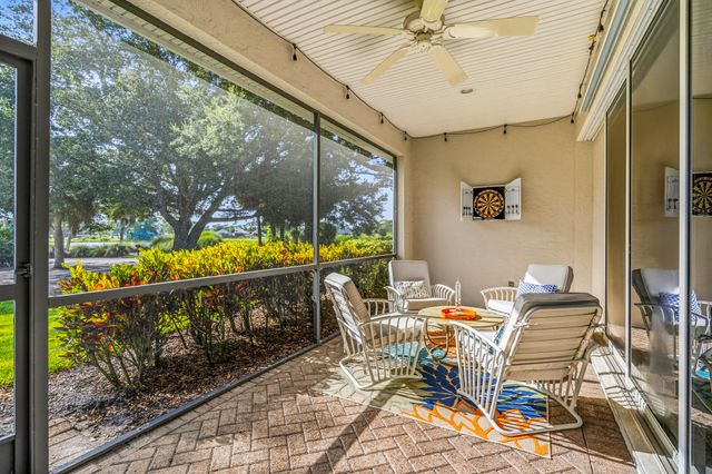 687 HAMPTON WOODS Lane SW, Vero Beach, FL 32962