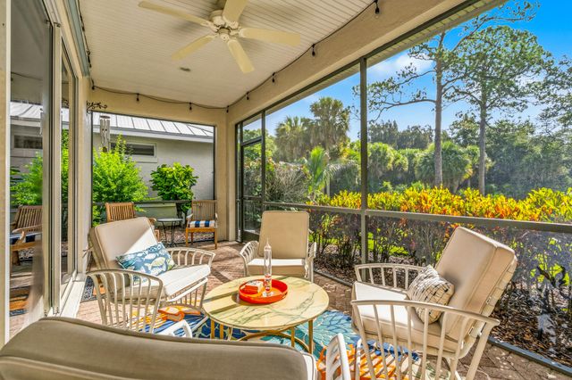 687 HAMPTON WOODS Lane SW, Vero Beach, FL 32962