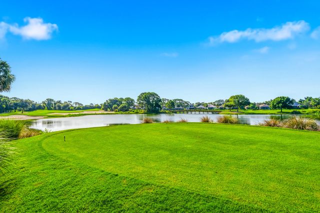 687 HAMPTON WOODS Lane SW, Vero Beach, FL 32962