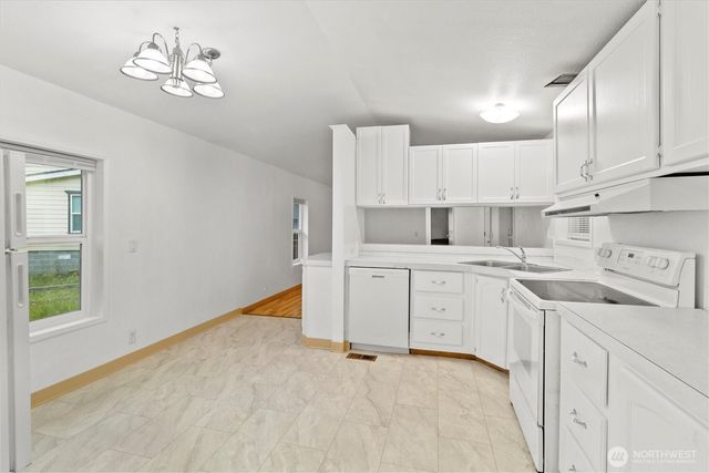 8363 Holly Lane, Maple Falls, WA 98266