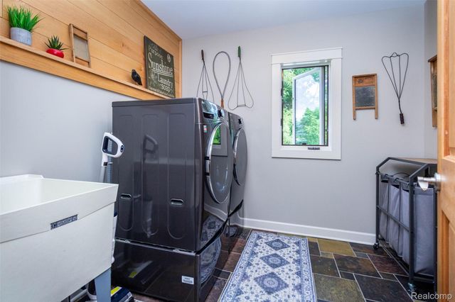 9887 Hadley Road, Independence Charter Township, MI 48348