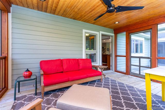9887 Hadley Road, Independence Charter Township, MI 48348