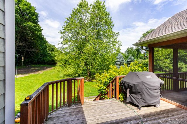 9887 Hadley Road, Independence Charter Township, MI 48348