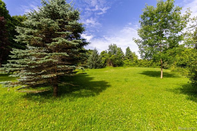 9887 Hadley Road, Independence Charter Township, MI 48348