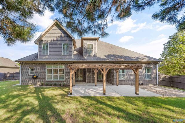 7555 Parktrace Lane SE, Owens Cross Roads, AL 35763