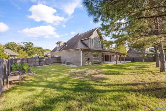 7555 Parktrace Lane SE, Owens Cross Roads, AL 35763