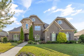7555 Parktrace Lane SE, Owens Cross Roads, AL 35763