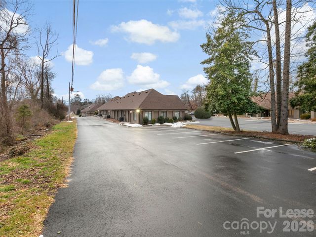 1998 Hendersonville Road 45, Asheville, NC 28803