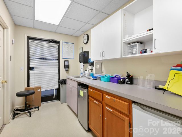 1998 Hendersonville Road 45, Asheville, NC 28803