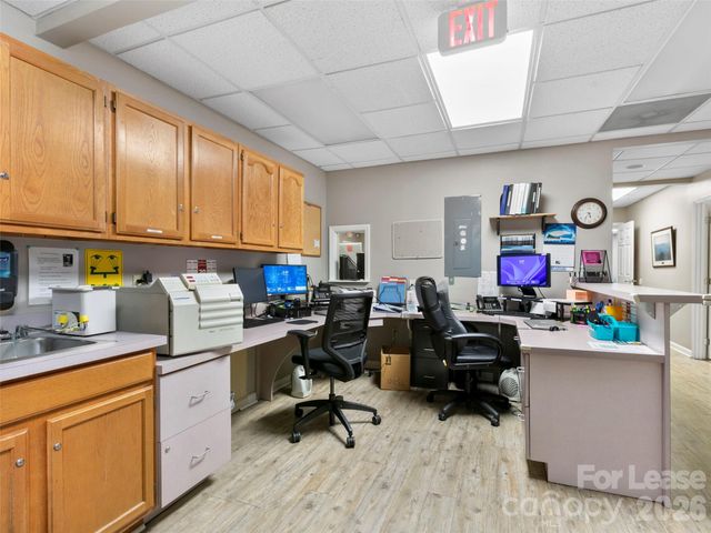 1998 Hendersonville Road 45, Asheville, NC 28803