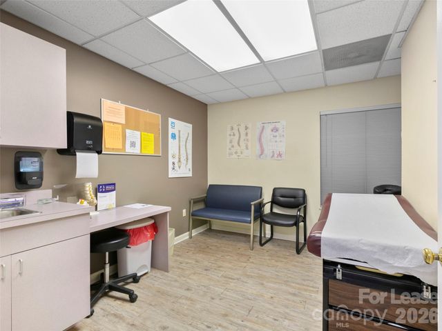 1998 Hendersonville Road 45, Asheville, NC 28803