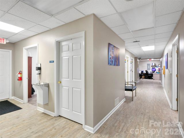 1998 Hendersonville Road 45, Asheville, NC 28803