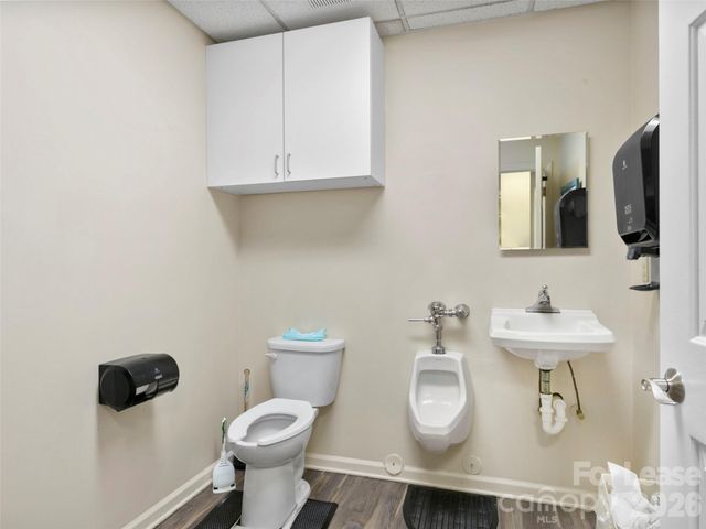 1998 Hendersonville Road 45, Asheville, NC 28803