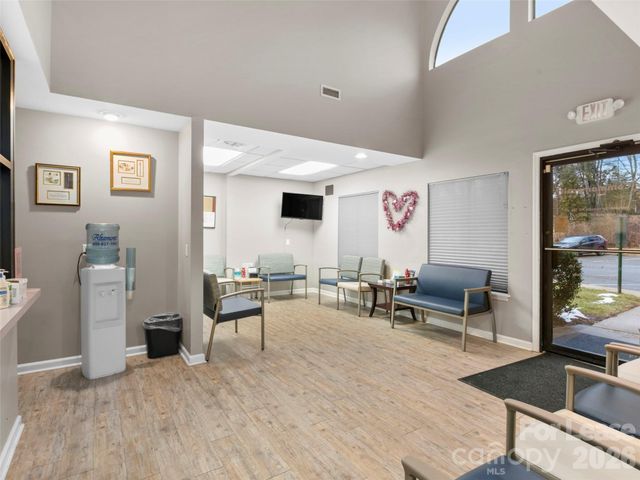 1998 Hendersonville Road 45, Asheville, NC 28803