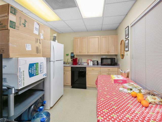 1998 Hendersonville Road 45, Asheville, NC 28803