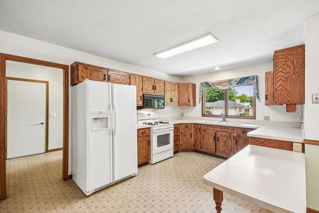 204 Carriage Drive, Morris, IL 60450