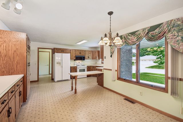 204 Carriage Drive, Morris, IL 60450