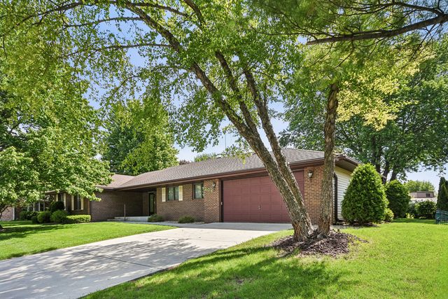 204 Carriage Drive, Morris, IL 60450