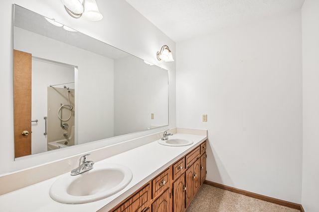 204 Carriage Drive, Morris, IL 60450