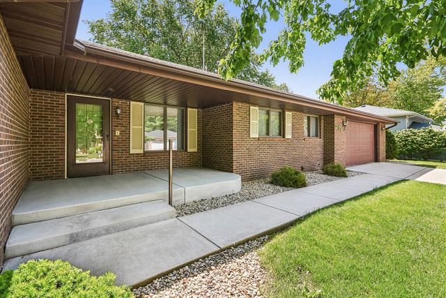 204 Carriage Drive, Morris, IL 60450