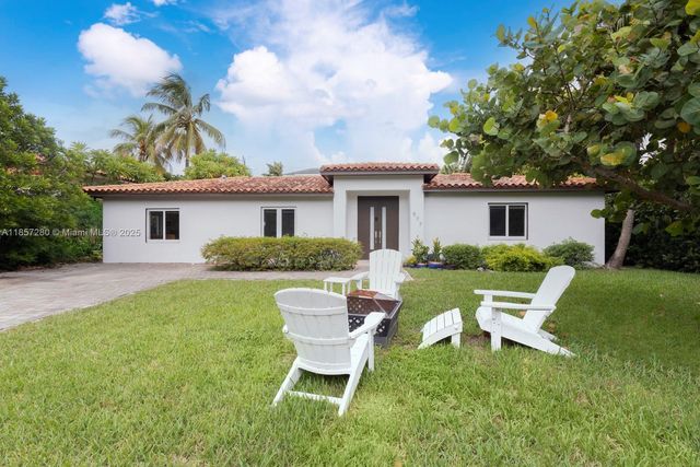 677 Hampton Ln, Key Biscayne, FL 33149