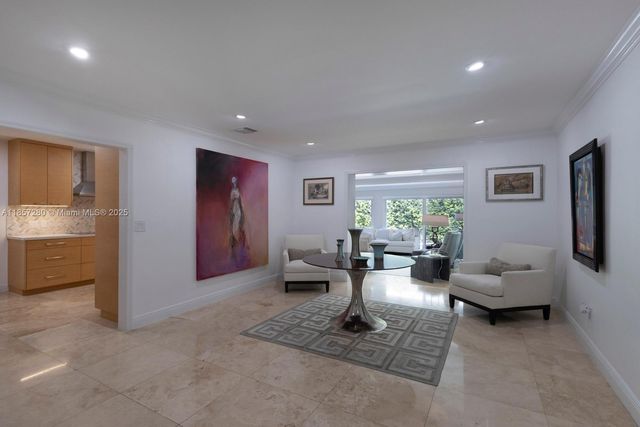 677 Hampton Ln, Key Biscayne, FL 33149