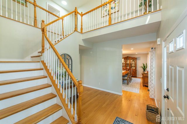 24 Willow Lane, Marlboro, NJ 07726