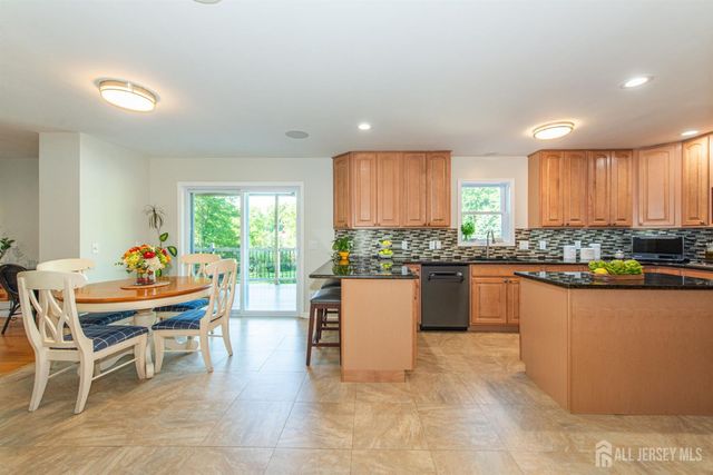 24 Willow Lane, Marlboro, NJ 07726