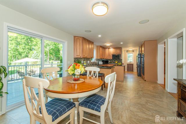 24 Willow Lane, Marlboro, NJ 07726