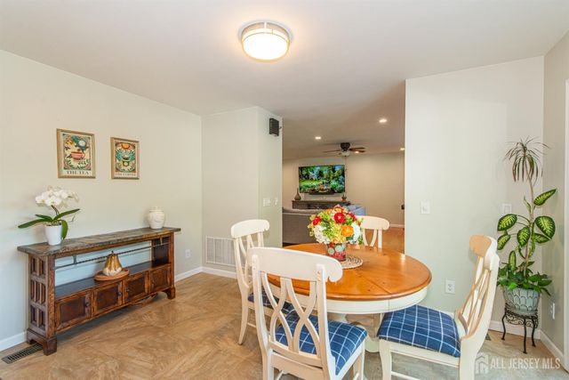 24 Willow Lane, Marlboro, NJ 07726