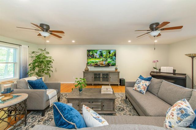 24 Willow Lane, Marlboro, NJ 07726