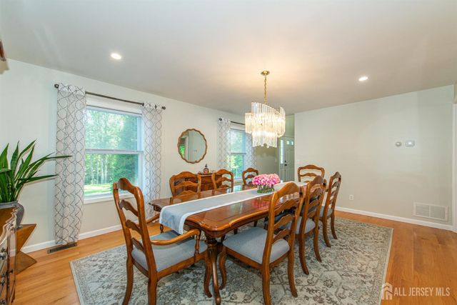 24 Willow Lane, Marlboro, NJ 07726