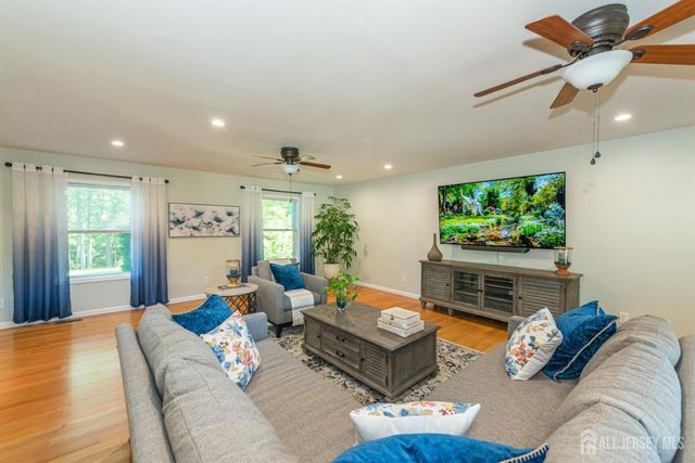 24 Willow Lane, Marlboro, NJ 07726