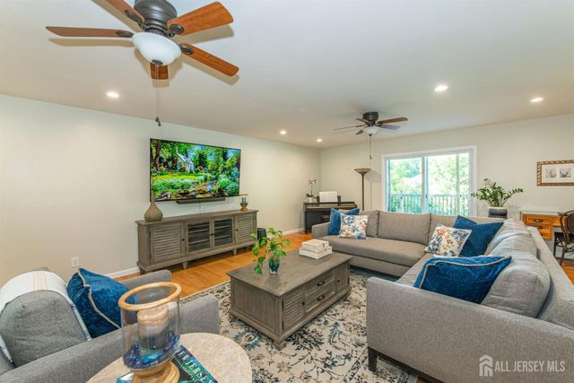 24 Willow Lane, Marlboro, NJ 07726