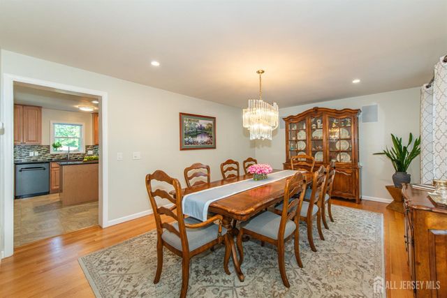 24 Willow Lane, Marlboro, NJ 07726