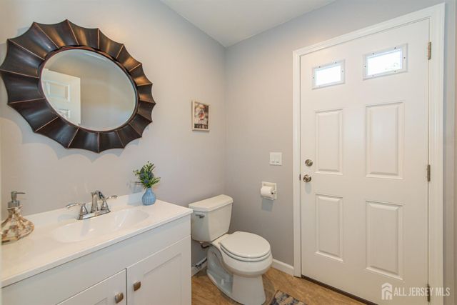 24 Willow Lane, Marlboro, NJ 07726