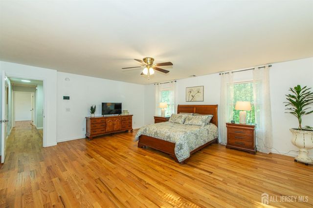 24 Willow Lane, Marlboro, NJ 07726