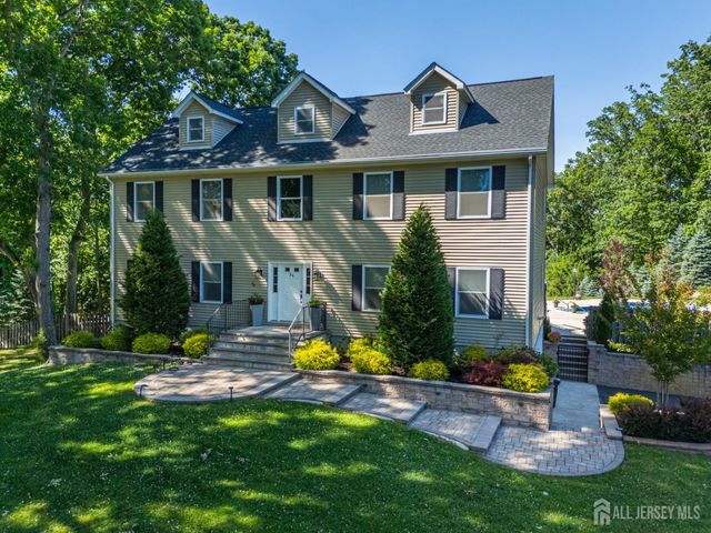 24 Willow Lane, Marlboro, NJ 07726