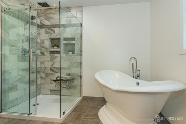 24 Willow Lane, Marlboro, NJ 07726