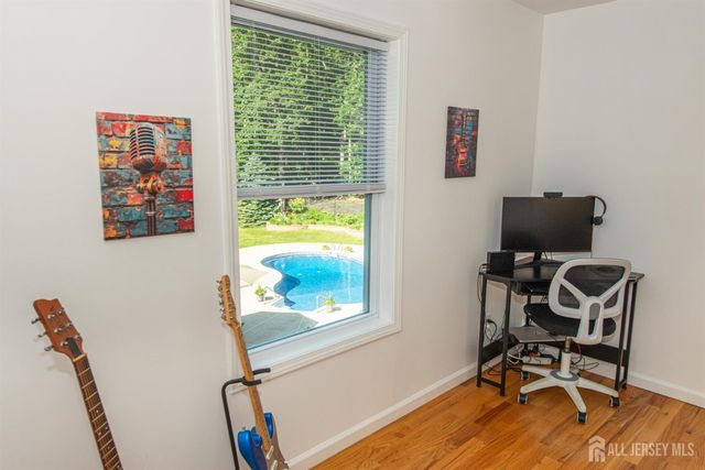 24 Willow Lane, Marlboro, NJ 07726