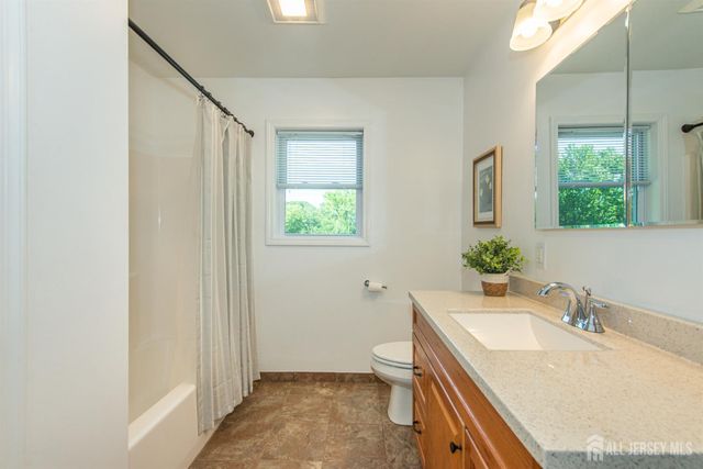 24 Willow Lane, Marlboro, NJ 07726