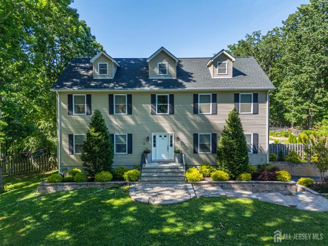 24 Willow Lane, Marlboro, NJ 07726