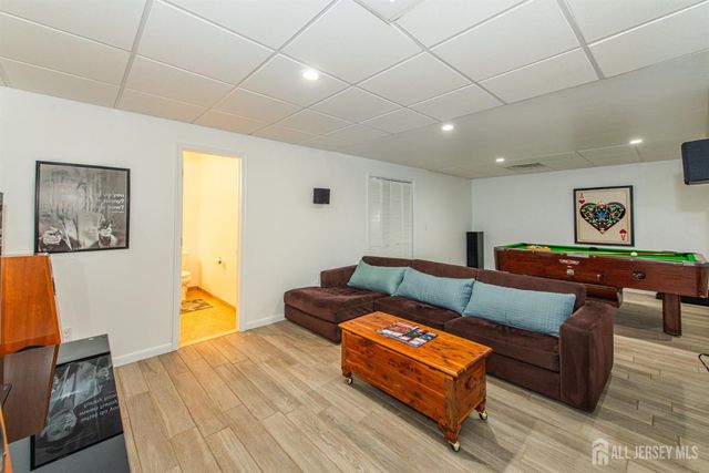 24 Willow Lane, Marlboro, NJ 07726