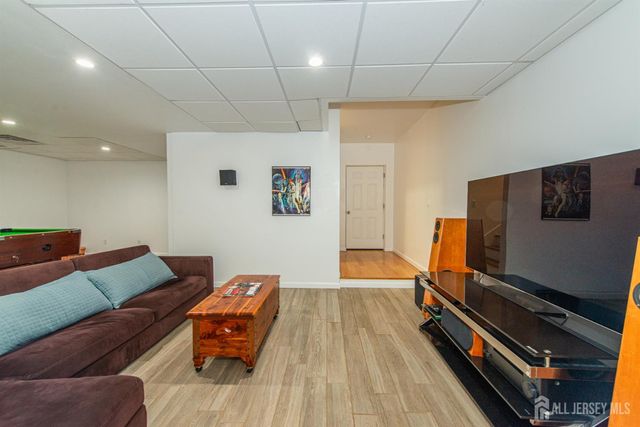24 Willow Lane, Marlboro, NJ 07726