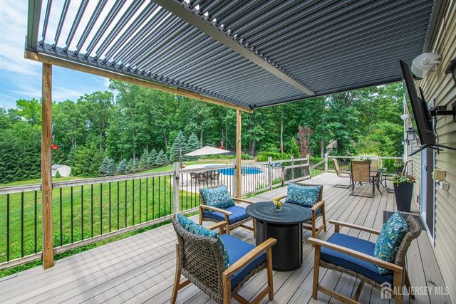 24 Willow Lane, Marlboro, NJ 07726