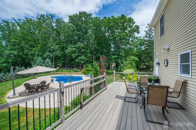 24 Willow Lane, Marlboro, NJ 07726